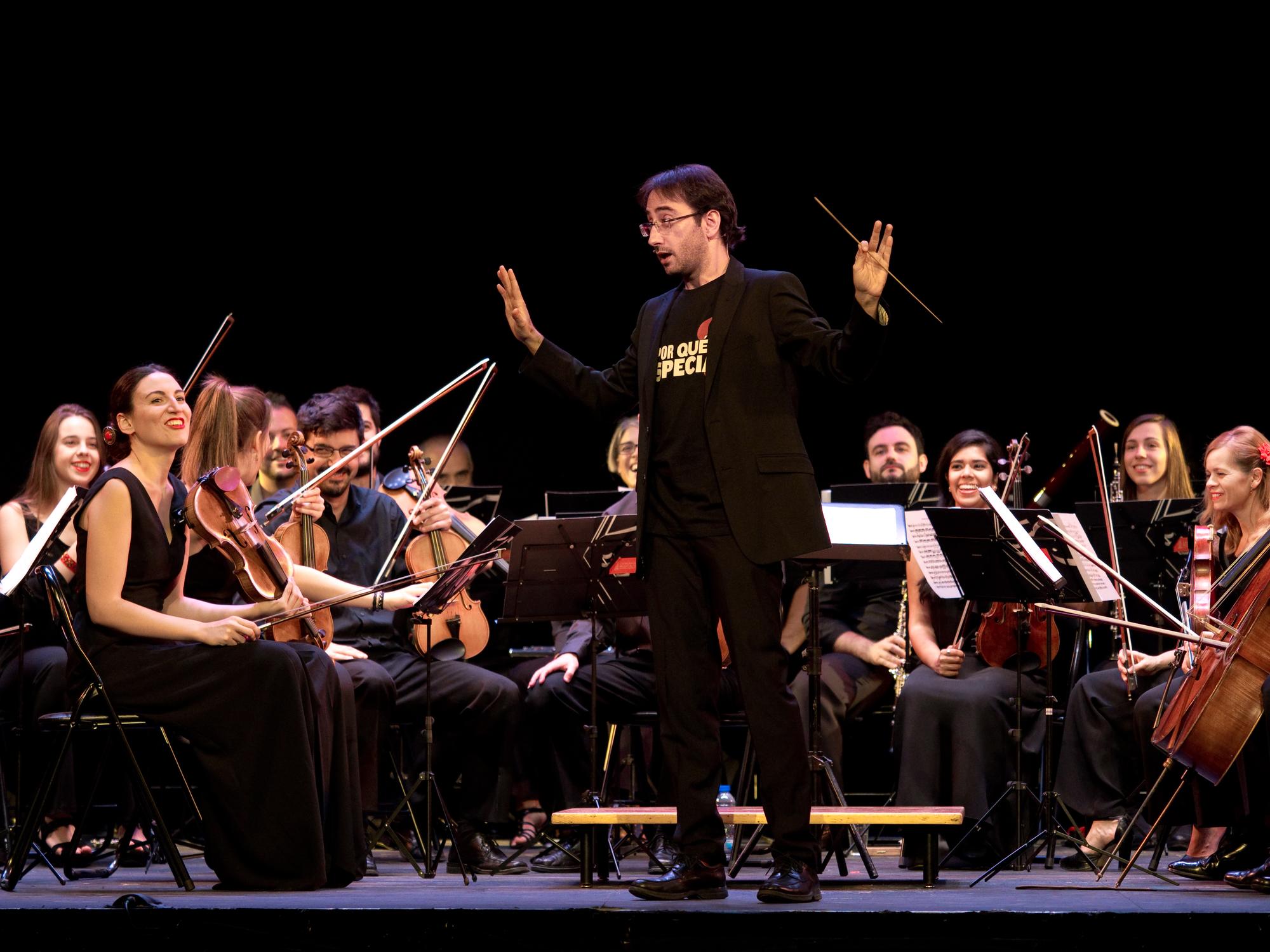 Director y orquesta Camerata Musicalis